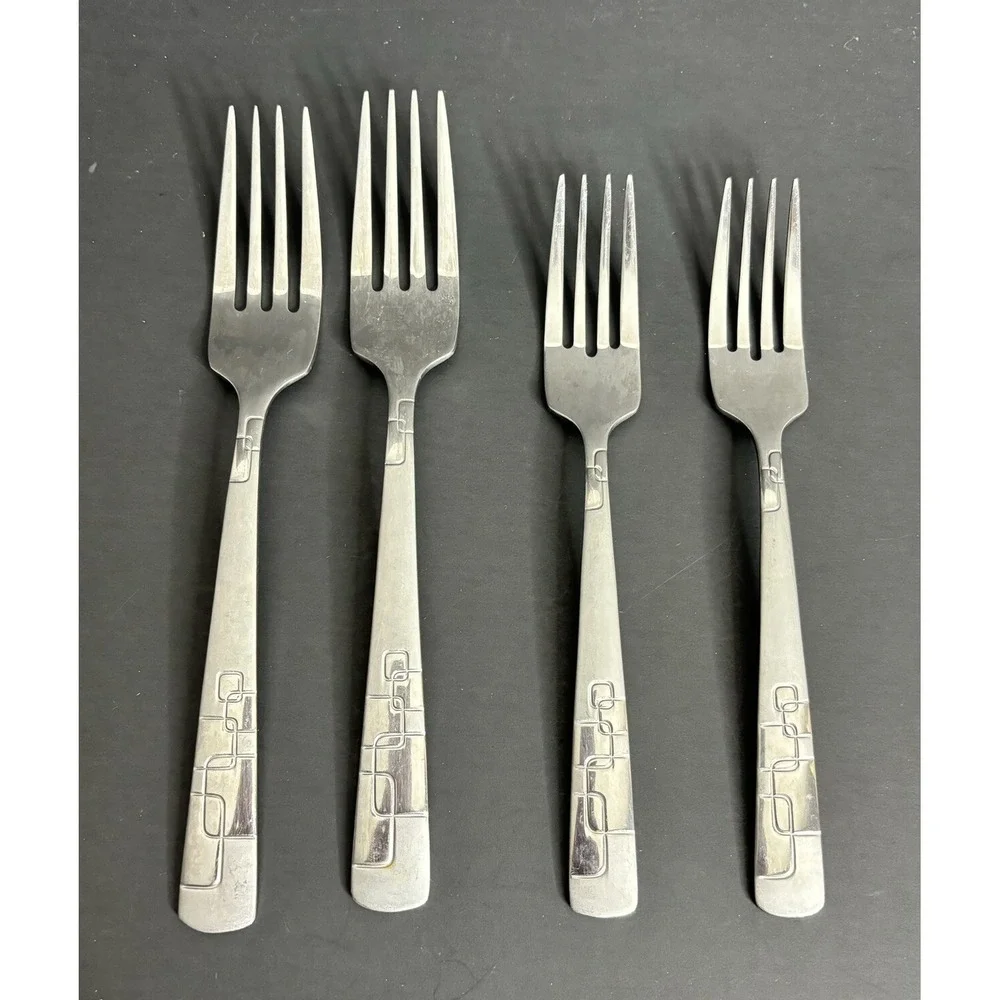 Oneida Quadratic 2 Dinner Forks and 2 Salad Forks Stainless Flatware Modern